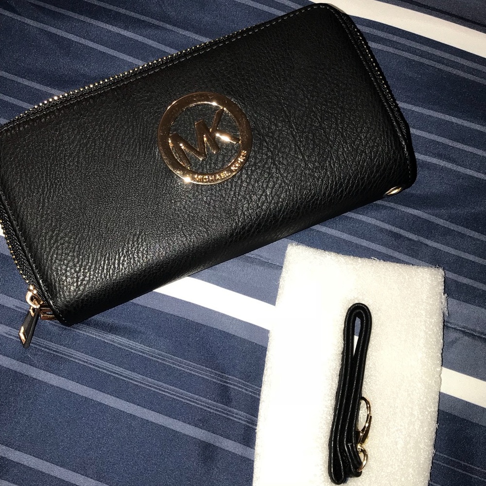 Michael Kors Handbag & Wallet - Picture 7 of 8